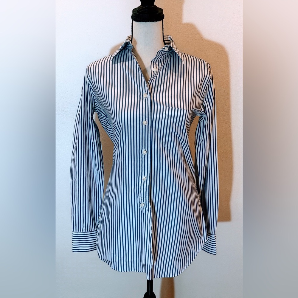 Ann Mashburn Like-New- Small- navy and white striped Boyfriend button down shirt